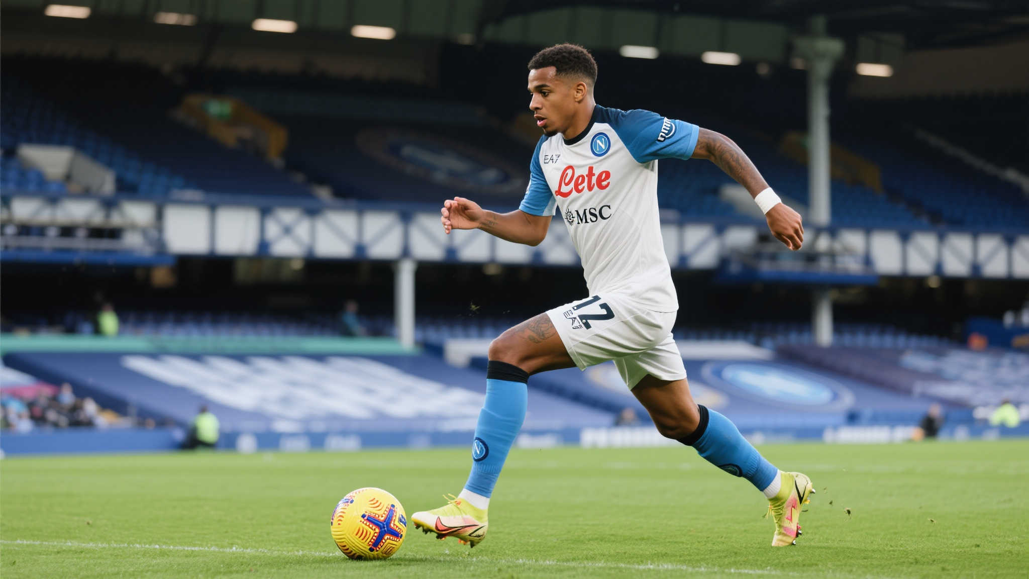 全市场:那不勒斯瞄准布伦特福德边锋沙德,或将展开转会谈判 全市场:那不勒斯瞄准布伦特福德边锋沙德,或将展开转会谈判